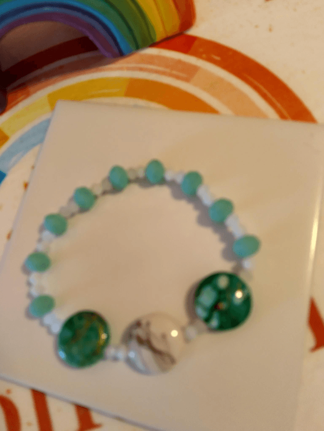 Handmade Green & White Beaded Bracelet with Marbled Stone Accent

