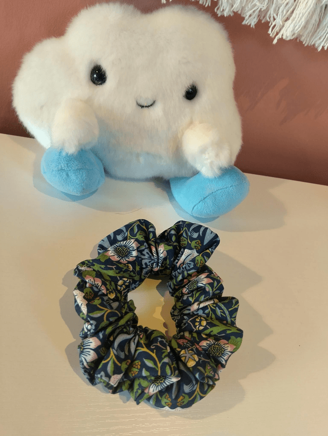 Handmade scrunchie-William Morris