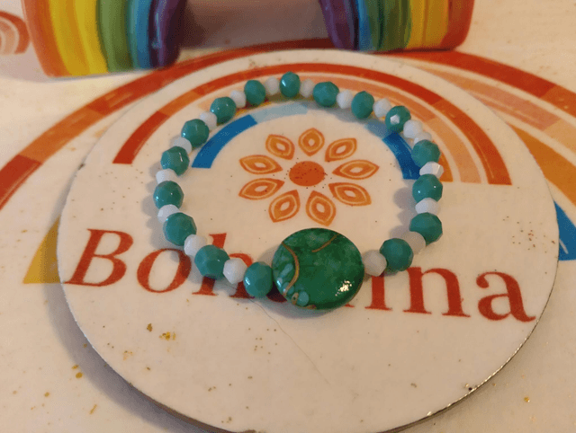 Handmade Green & White Beaded Bracelet with Marbled Stone Accent

