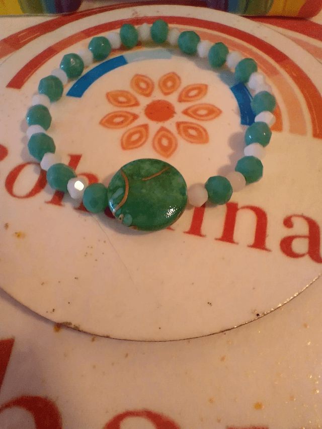 Handmade Green &amp; White Beaded Bracelet with Marbled Stone Accent

